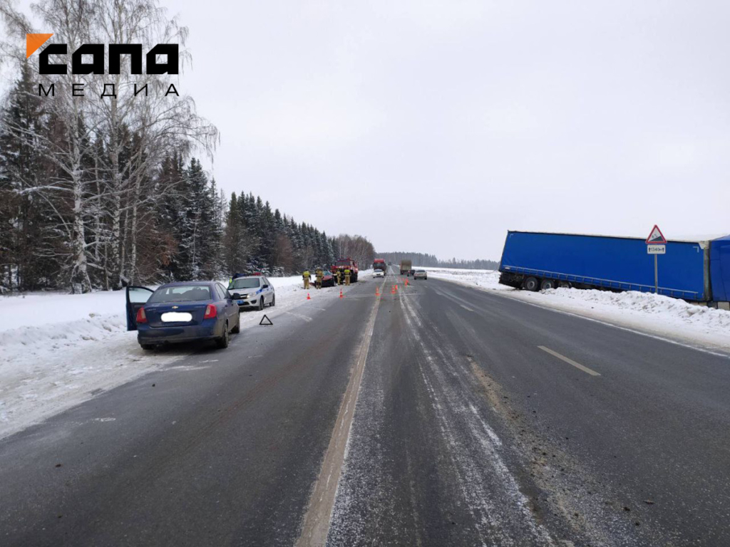 В Пермском крае женщина и двое детей погибли в ДТП с грузовиком