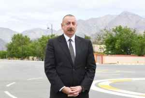 Раньше всех: зачем Ильхам Алиев проводит досрочные выборы президента Азербайджана