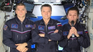 Космонавты с орбиты поздравили россиян с Днем конституции