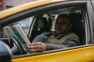 В России предложили привлечь больше мигрантов для работы в такси
