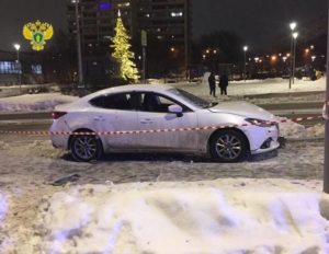 В Москве неизвестные расстреляли и ограбили автомобиль на дороге