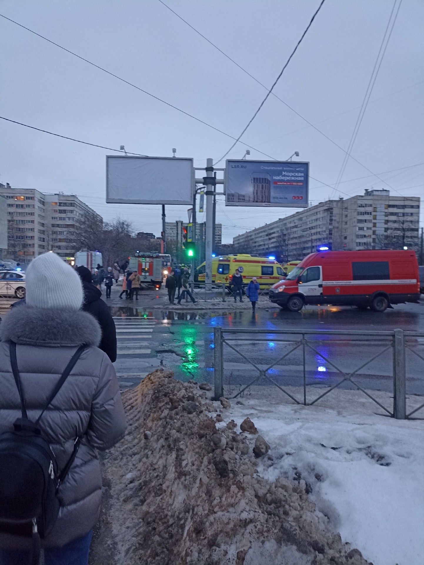 В Санкт-Петербурге автобус въехал в толпу людей