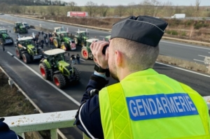 Полиция Франции заблокировала трассу для протестующих фермеров