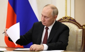 Путин поручил присваивать статус ветерана участникам СВО без контракта