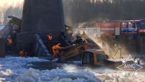 В Белоруссии три человека пострадали при обрушении моста через реку Неман