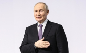 Путин призвал побыстрее выпускать российские самолеты