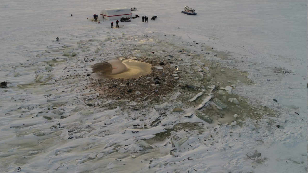На дне Онежского озера обнаружены фрагменты упавшего вертолета Ми-8