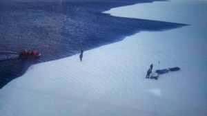 С оторвавшейся льдины на Сахалине спасли 82 человека