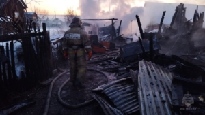 В Свердловской области на пожаре погибла женщина и трое детей