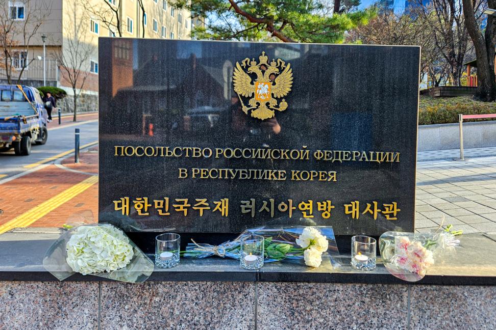 Как почтили память погибших в теракте в «Крокусе» в России и мире