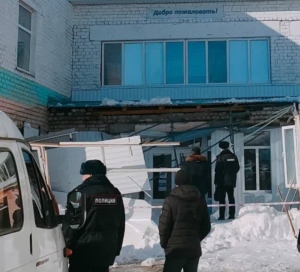 В Татарстане из-за схода снега с крыши школы пострадала девочка