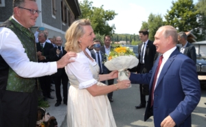 Бывшая глава австрйиского МИД Кнайсль окончательно переехала в Россию
