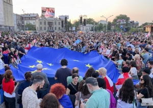 В центре Тбилиси проходит митинг против закона об иноагентах