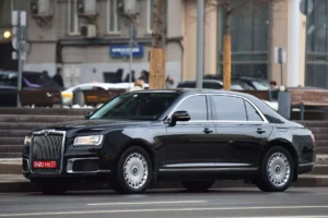 В автопарке посольства Ливии в Москве появился седан Aurus Senat