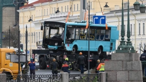 Бастрыкин поручил наградить спасавших пассажиров автобуса в Петербурге