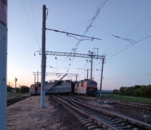 В Ростовской области сошел с рельсов электровоз грузового поезда