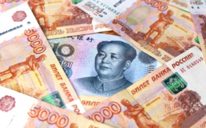 Россияне стали чаще переводить валютные вклады в юани