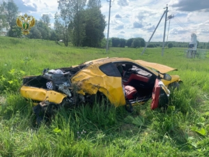 В Подмосковье мужчина на Maserati сбил детей на остановке