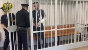Суд арестовал обвиняемого в убийстве в подъезде активиста Еговцева