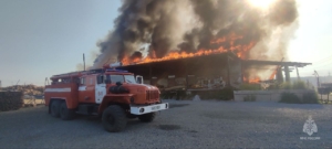 В Челябинской области потушили пожар кровлю цеха на площади 1400 кв. метров