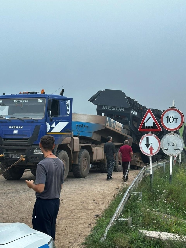 Большегруз разрушил мост в Иркутской области