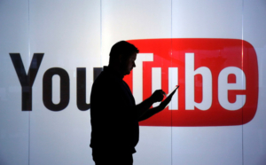 Роскомнадзор потребовал от Google разблокировать российские YouTube-каналы