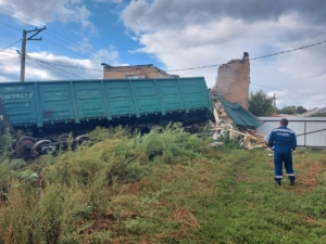 Шесть грузовых вагонов сошли с рельс в Оренбургской области